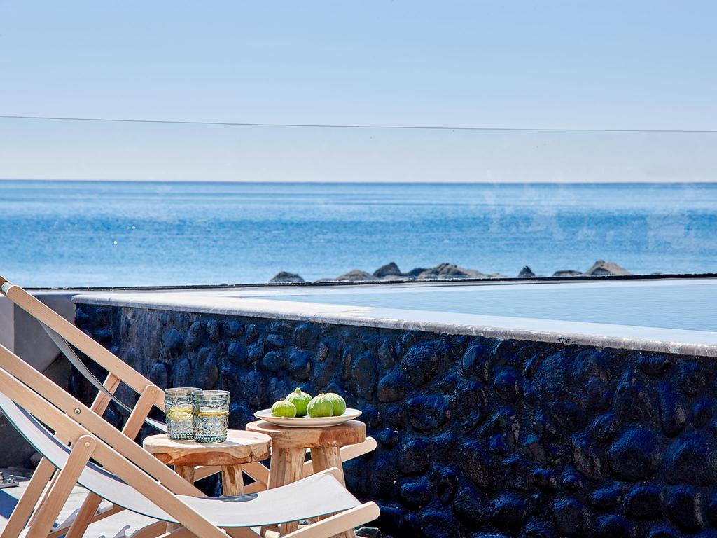 Incognito Beach Villa Santorini Kamári Exteriör bild